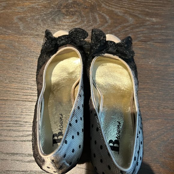 Champagne with black lace high heel shoes from Brown's in size 6 - Picture 2 of 4